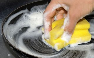 Как отмыть сковороду от нагара в домашних условиях: чистка тефлоновой и чугунной посуды